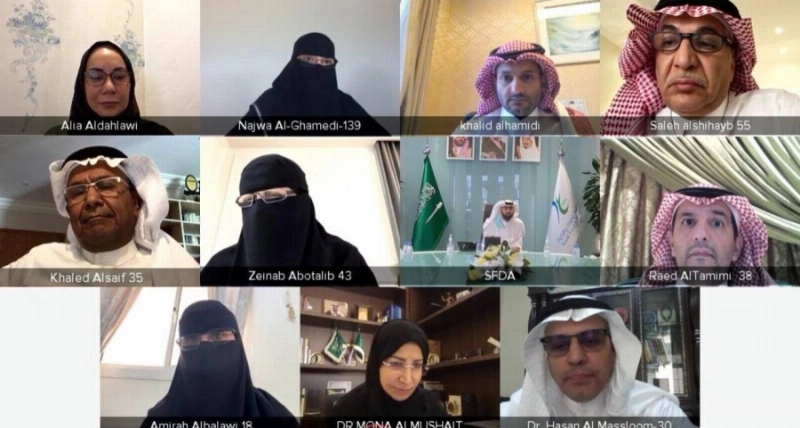اللجنة الصحية خلال الاجتماع (مكة)