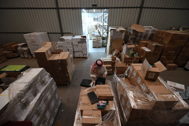 أجهزة طبية مستعملة ضبطت داخل المستودع (مكة)