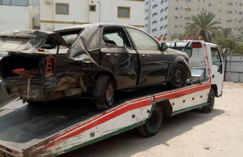 جانب من رفع السيارات التالفة (مكة)
