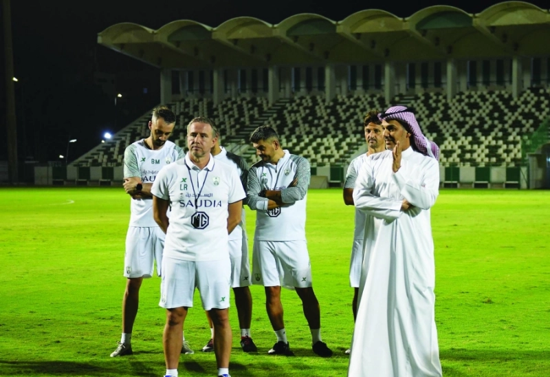 ماجد النفيعي وبجانبه لورينت ريجيكامب (مكة)