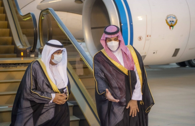 الأمير محمد بن سلمان لدى استقباله الشيخ مشعل الصباح في الرياض أمس