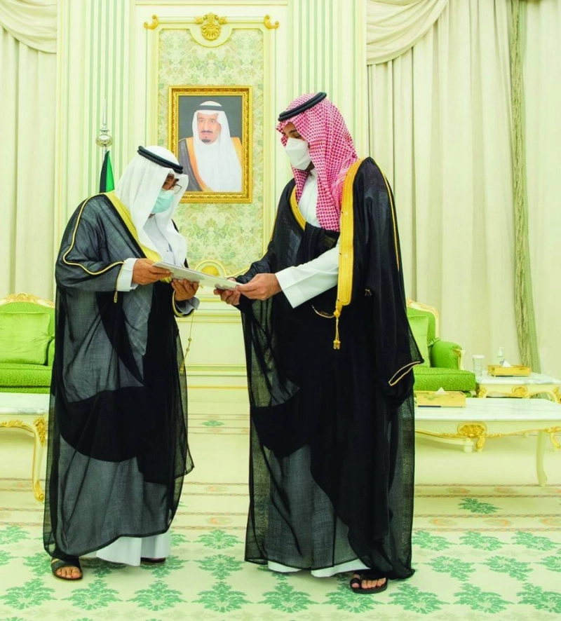 ولي العهد يتسلم رسالة لخادم الحرمين من أمير الكويت (واس)