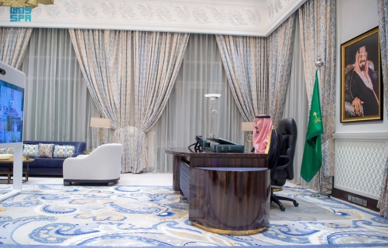 الملك سلمان مترئسا جلسة مجلس الوزراء عبر الاتصال المرئي (واس)