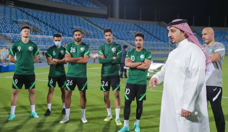 المسحل يحيط لاعبي الأخضر بأهمية المرحلة (مكة)