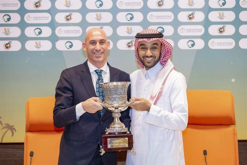 عبدالعزيز بن تركي ولويس روبياليس (مكة)