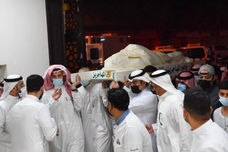جثمان الفقيد محمولا على الأكتاف