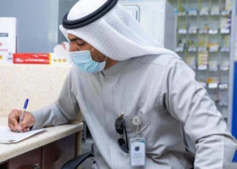 مراقب يرصد المخالفات (مكة)