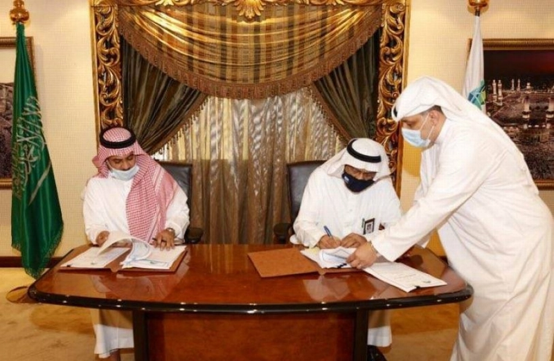 محمد القويحص خلال التوقيع (مكة)