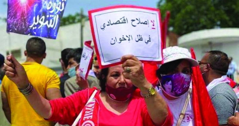 تونسية ترفض سيطرة الإخوان في تونس (مكة)