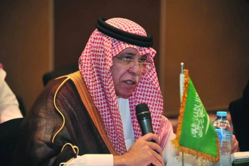 القصبي متحدثا في الاجتماع (مكة)