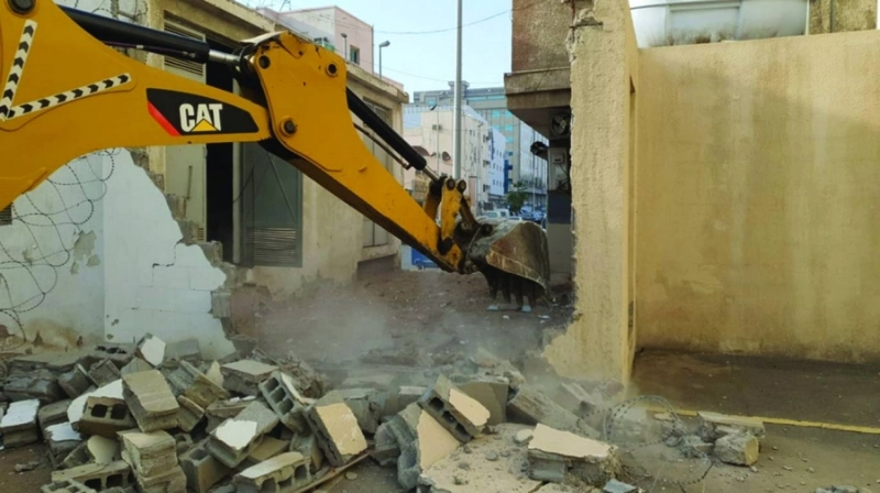 جانب من إزالة العقارات المخالفة (مكة)