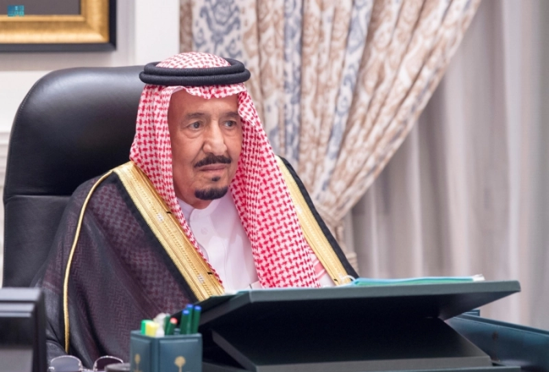الملك سلمان خلال ترؤسه جلسة مجلس الوزراء عبر الاتصال المرئي (واس)