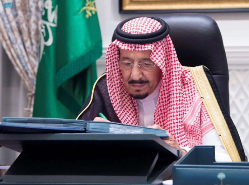 الملك سلمان خلال ترؤسه جلسة مجلس الوزراء عبر الاتصال المرئي (واس)