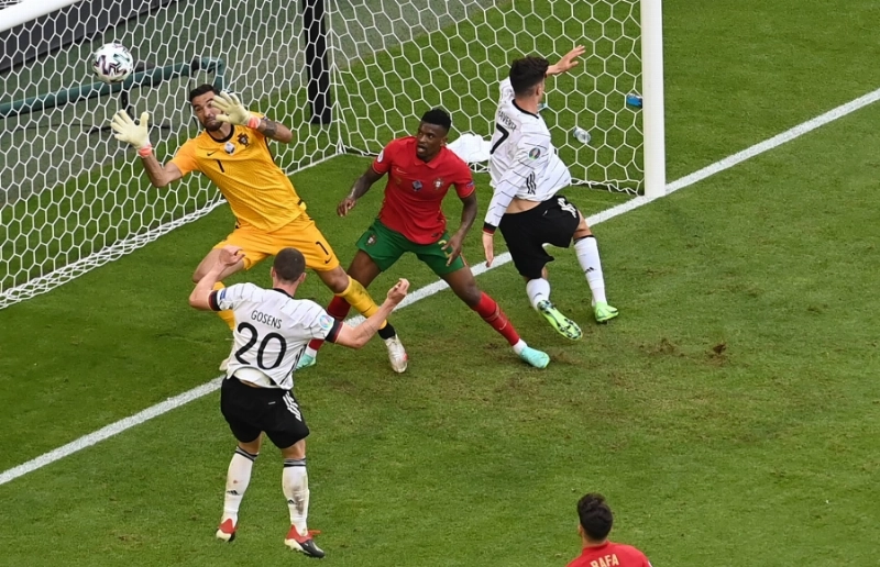 هدف جوسينس في مرمى البرتغال (د ب أ)
