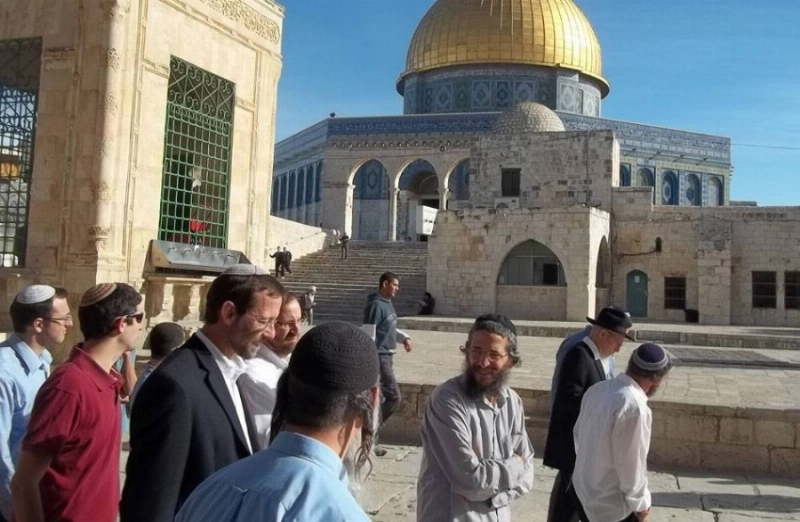 مستوطنون يقتحمون المسجد الأقصى (مكة)