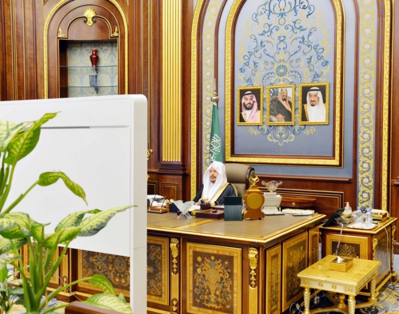 عبدالله آل الشيخ مترئسا الجلسة عن بعد
(مكة)