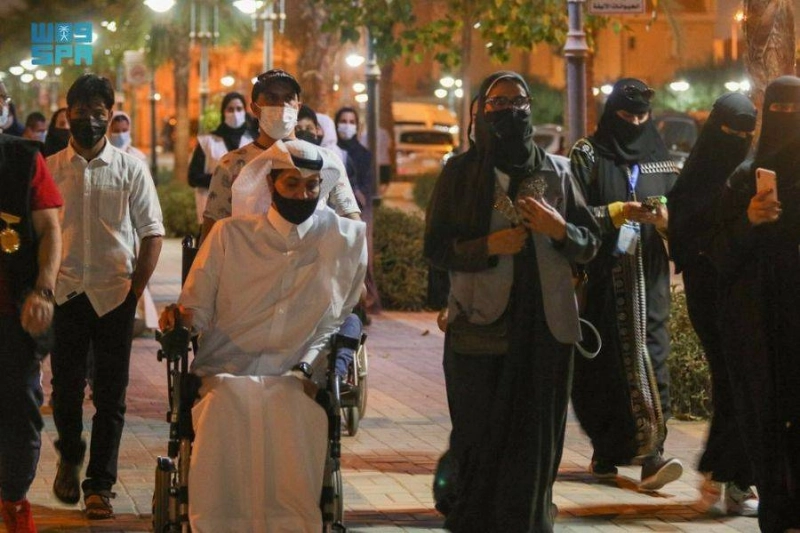 المشاركون في مبادرة المشي (مكة)