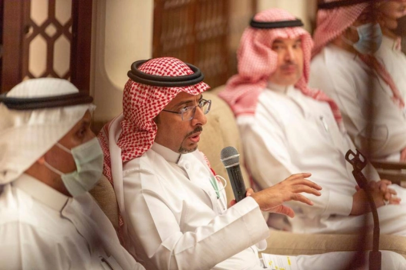 الخريف متحدثا لرجال الأعمال بالجوف (الصناعة)