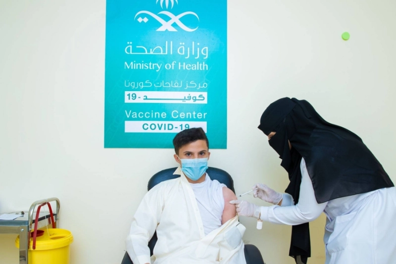 البدء في تقديم الجرعة الأولى للفئة العمرية من (12-18) عاما (مكة)