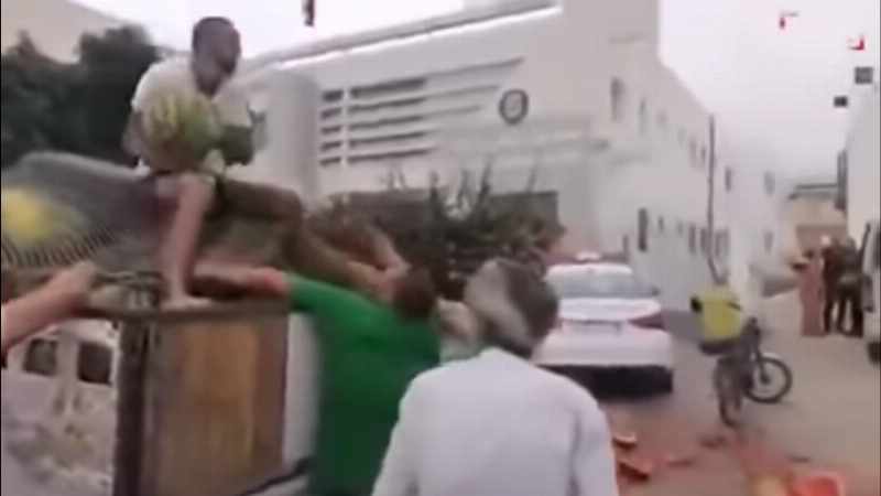 ضوئية لفيديو بائع البطيخ في تونس (مكة)