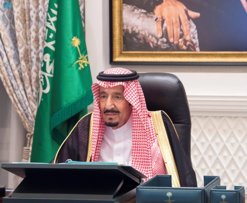 الملك سلمان خلال ترؤسه جلسة مجلس الوزراء عبر الاتصال المرئي (واس)