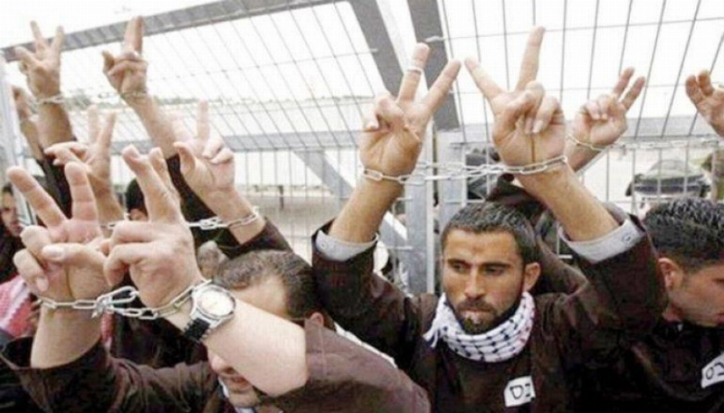 عدد من الأسرى الفلسطينيين (مكة)
