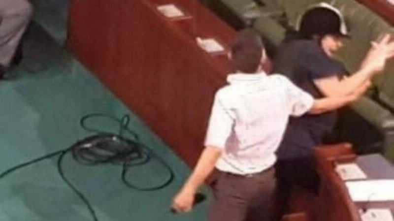 اعتداء النائب التونسي على عبير موسى (مكة)