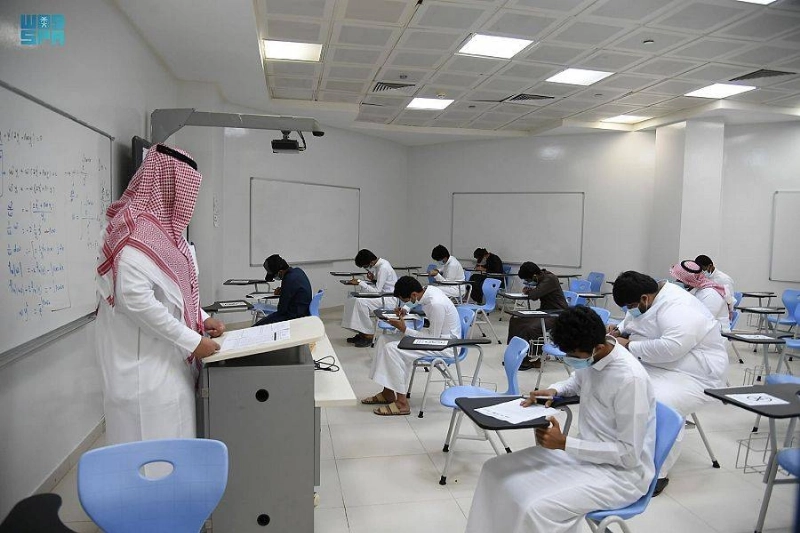 طلاب خلال أحد الاختبارات خلال كورونا (مكة)