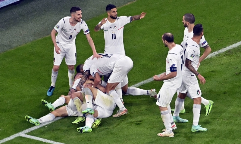 فرحة إيطاليا بالفوز على بلجيكا (د ب أ)