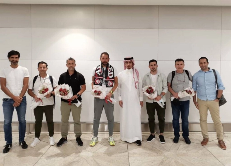 بابلو وجهازه الفني المعاون (مكة)