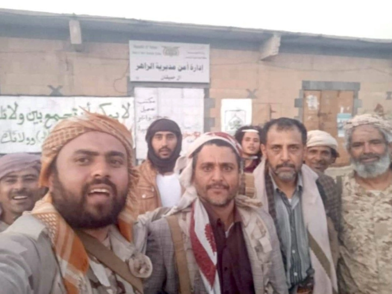 عناصر من المقاومة الشعبية في البيضاء (مكة)
