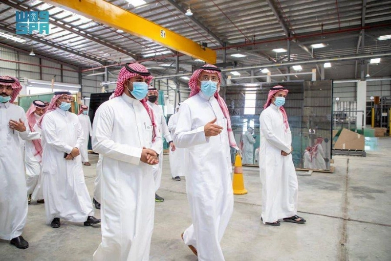 الخريف خلال جولة بالمصنع (مكة)