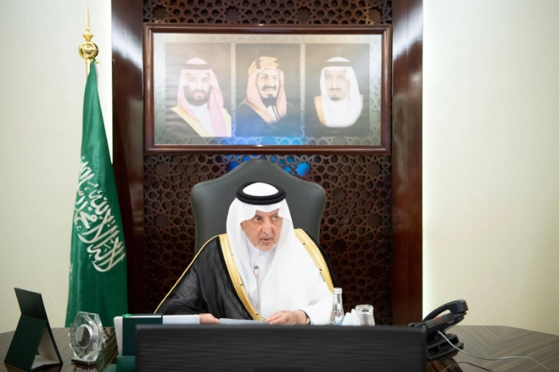 خالد الفيصل خلال ترؤسه الاجتماع (مكة)