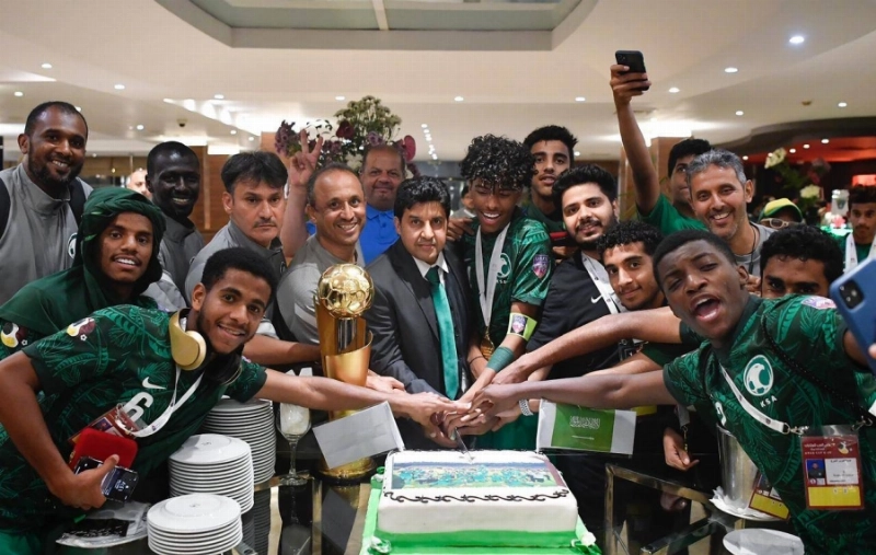 الأخضر الشاب