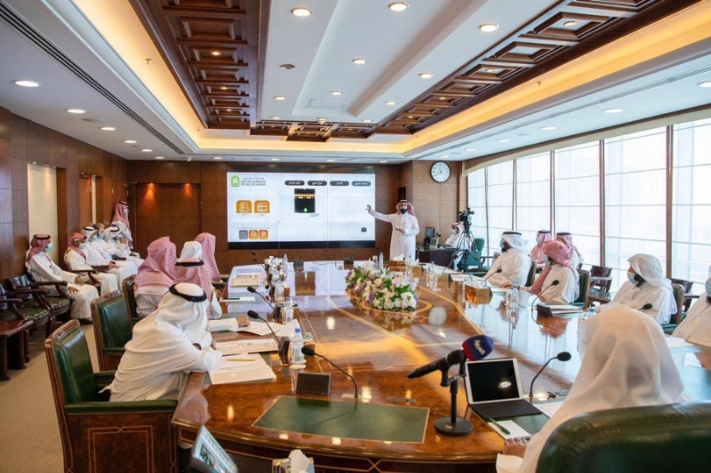 عبداللطيف آل الشيخ خلال تدشين المشروع (مكة)