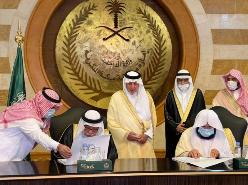 خالد الفيصل لدى حضوره التوقيع على محاضر الاستلام (مكة)