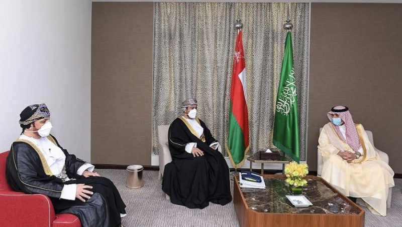 وزير التجارة يلتقي بوزير التجارة والصناعة وترويج الاستثمار العُماني (واس)