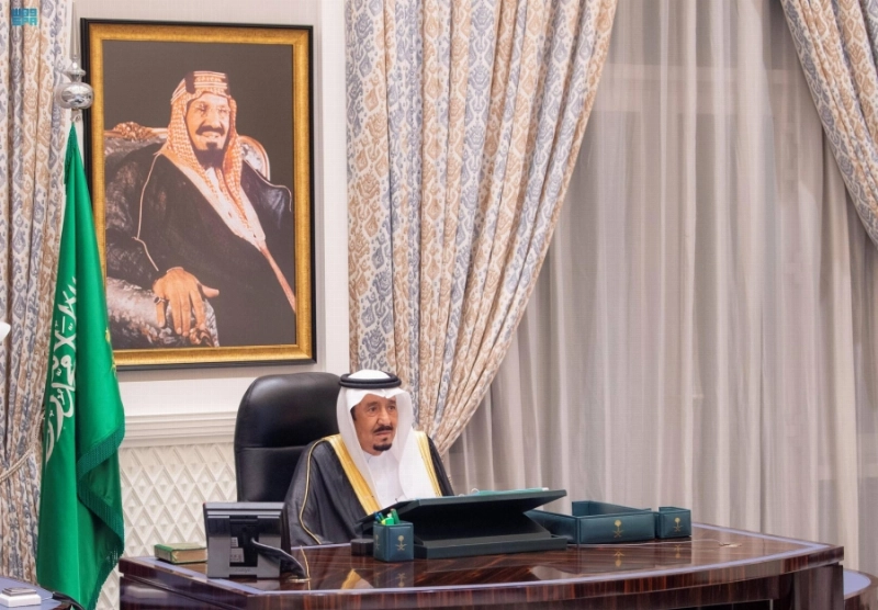 الملك سلمان لدى ترؤسه جلسة مجلس الوزراء أمس الأول (واس)