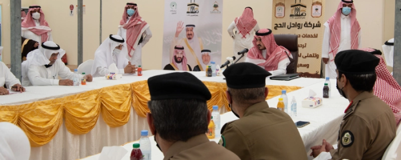 بدر بن سلطان مترئسا الاجتماع (مكة)