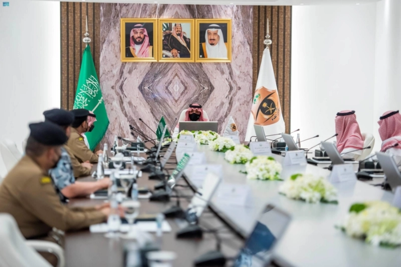 عبدالعزيز بن سعود خلال الاجتماع (مكة)