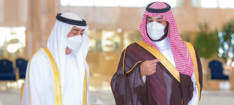 الأمير محمد بن سلمان لدى استقباله الشيخ محمد بن زايد أمس (واس)