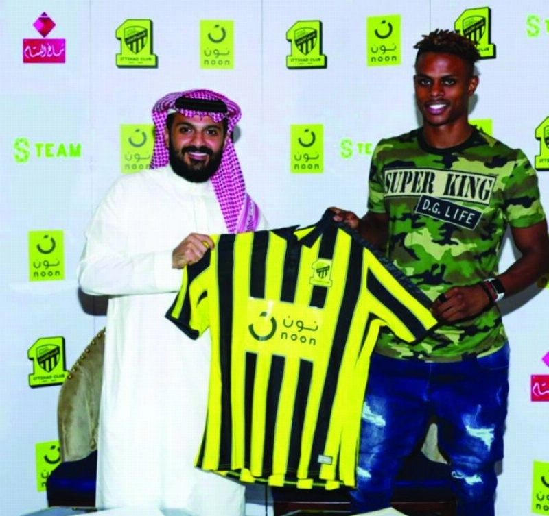 لحظة انتقال هارون كمارا لنادي الاتحاد قبل موسمين (مكة)