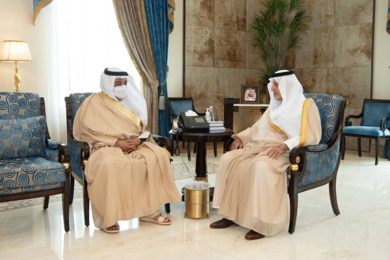 خالد الفيصل خلال لقائه المسلماني (مكة)