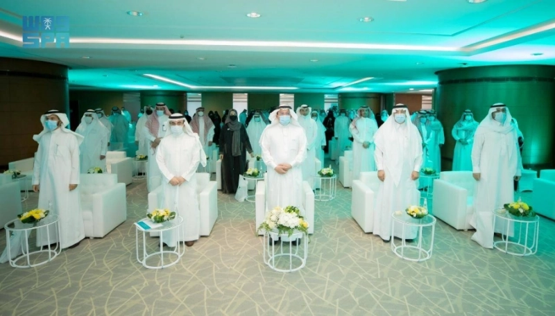 حمد آل الشيخ لدى تدشينه المنصة أمس (مكة)