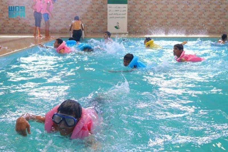 حصة ترفيهية في حمام السباحة (واس)