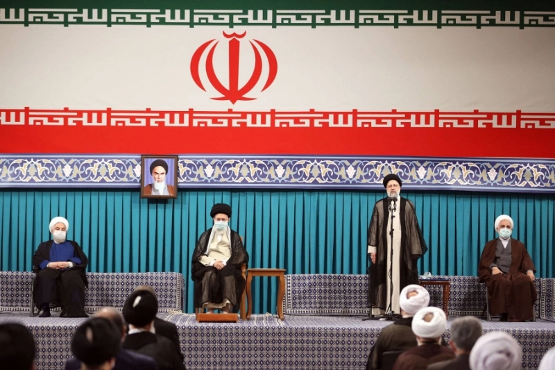 لحظة تنصيب رئيسي في ايران (د ب أ)