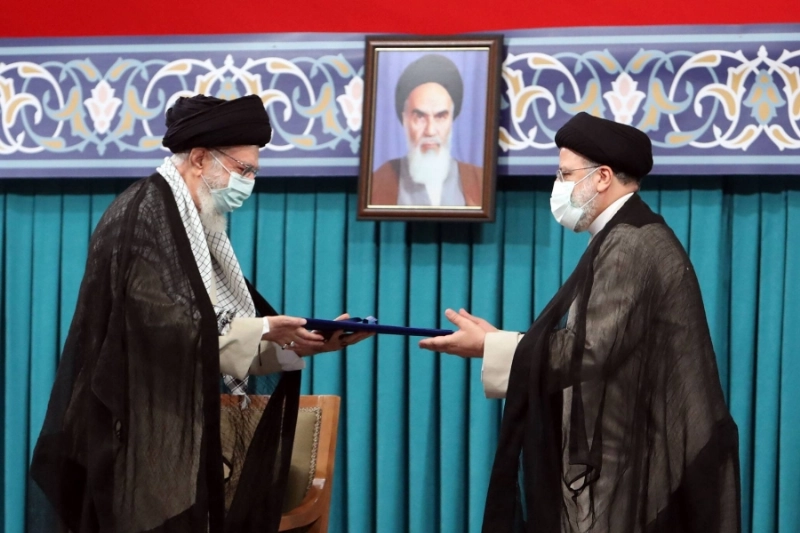 خامنئي يكلف رئيسي برئاسة ايران (د ب أ)