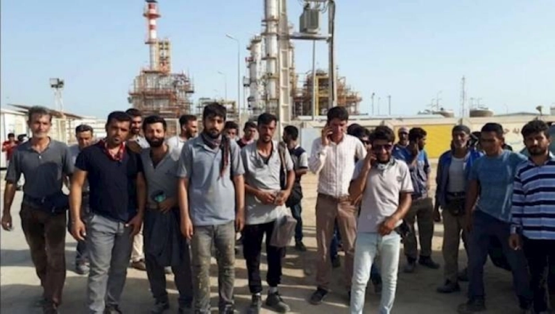 عمال يتظاهرون في الأحواز (مكة)