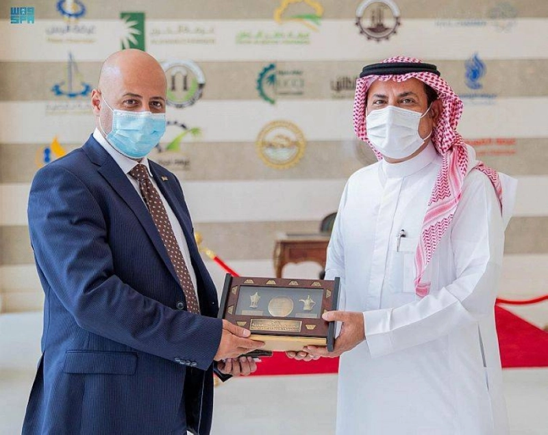 خلال تكريم ممثل الوفد