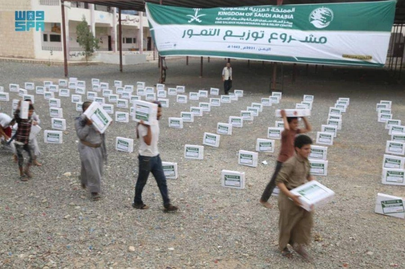 مشروع توزيع التمور في اليمن ودول العالم (واس)